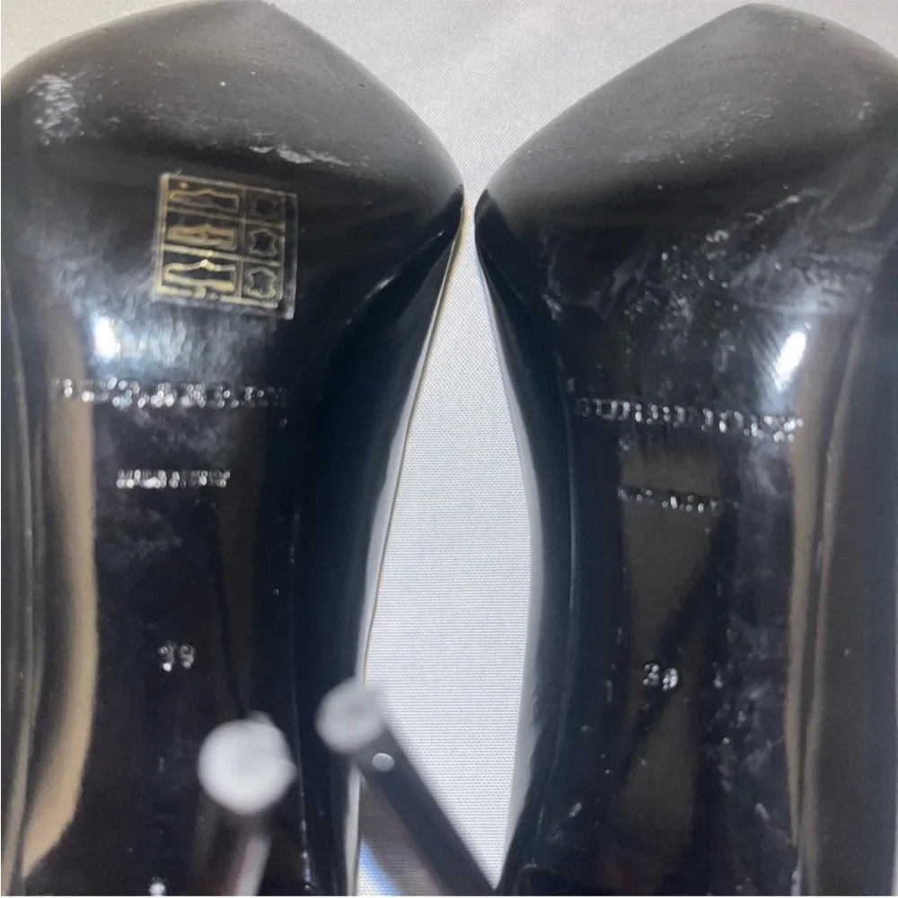 Burberry Flanagan Black Patent Leather Silver D-Ring Heeled Pumps Size 9 (39)